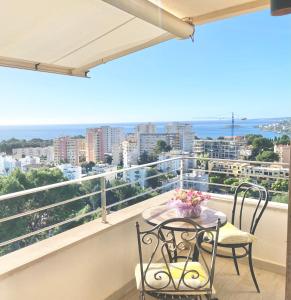 Balkon oz. terasa v nastanitvi Hotel Apartment with Breathtaking Panoramic Sea and Mountain Views