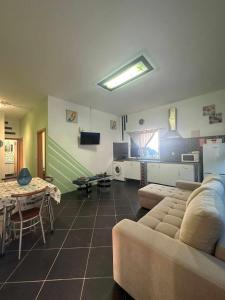 a living room with a couch and a table at A Escapadinha in Ribeira da Janela