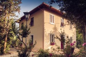 a large white house with windows and trees at B&b Regina in San Miniato