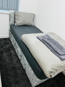 a unmade bed in a room with at Holiday House Near Football Ground in Nottingham