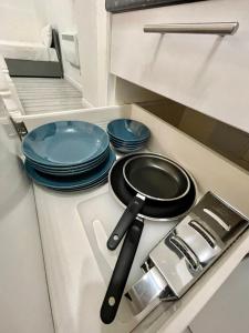 a frying pan sitting on a stove in a kitchen at Budget City Center Apartment Aldgate - Tower Bridge in London