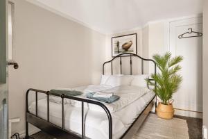 Postel nebo postele na pokoji v ubytování Cozy, Self-Check In, 5 Guests