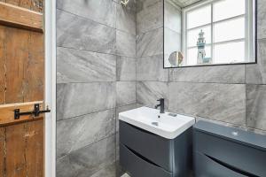 Gallery image of Host & Stay - Colcott Cottage in Fylingthorpe +12 photos