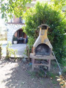 a stone oven in front of a house at Monolocale Palombara Sabina in Cretone