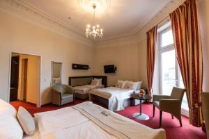 Postel nebo postele na pokoji v ubytování Hotel Graf Moltke Hamburg
