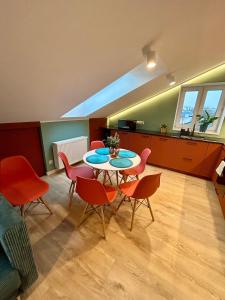 a dining room with a table and chairs in a room at Apartment Targowa L15 in Lublin