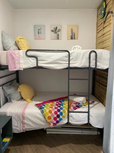 Postel nebo postele na pokoji v ubytování Cozy Nook