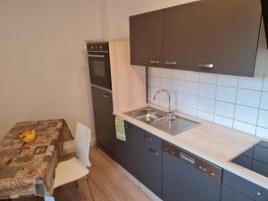 a small kitchen with a sink and a table at Ferienunterkunft am Schloss in Eckartsberga