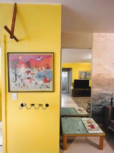 Et tv og/eller underholdning på ap ateliê amarelo manga