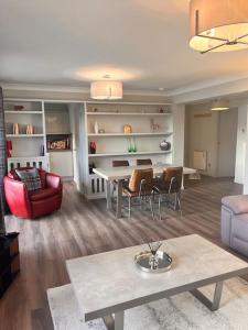 Χώρος καθιστικού στο Gleneagles Apartment