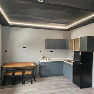 Kuchyň nebo kuchyňský kout v ubytování Pantai Inn Kota Kinabalu