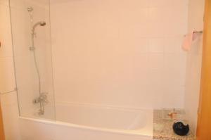 Et badeværelse på Apartmán v Lesoparku