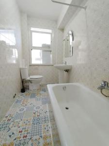 a bathroom with a tub and a toilet and a sink at VibesCoruña- Marchesi F9 in A Coruña