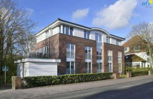 a red brick building with a white at Haus Oldenburg Ferienwohnung 5 in Wangerooge