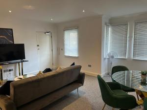 a living room with a couch and a table at Cromwell Court Apartments in Huntingdon