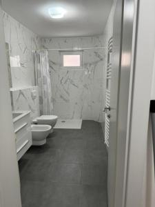 Ett badrum på Apartmani Ivana