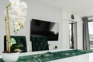 TV a/nebo společenská místnost v ubytování Apartview Bukowa III by Rent like home
