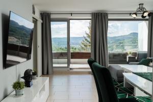 Nespecifikovaný výhled na hory nebo výhled na hory při pohledu z aparthotelu