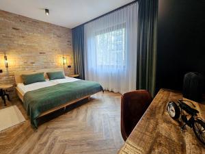 Łóżko lub łóżka w pokoju w obiekcie visit baltic - Rezydencja Sienkiewicza Loft przy plaży