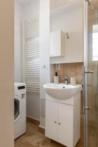 Pan Downtown Apartment tesisinde bir banyo