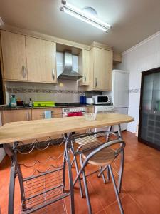 Η κουζίνα ή μικρή κουζίνα στο Orbayu apartamento Foz