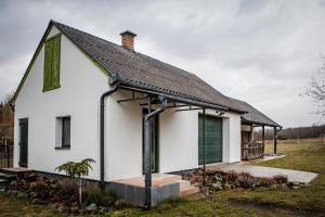 a white house with a black roof at Csongor Lak in Igricetanya