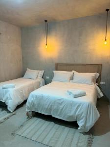 מיטה או מיטות בחדר ב-Palms Lodge