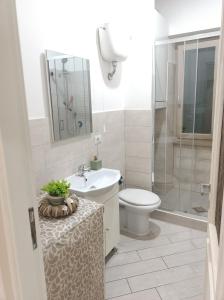 a bathroom with a toilet and a sink and a shower at Gregorihouseroma in Rome