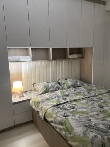 En eller flere senger på et rom på Apartment Dastidi