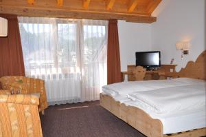 Letto o letti in una camera di Hotel Seraina