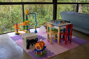 a toy playground with a table and chairs in a room at Pousada Hogareña in Campos do Jordão