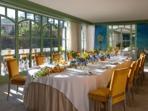 Hôtel Métropole Monte-Carloにあるレストランまたは飲食店