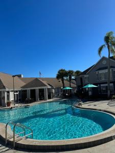 a large swimming pool with blue water at FMH Property Management in Orlando