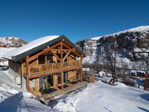 a log cabin in the snow in the mountains at Chalet Valloire, 5 pièces, 12 personnes - FR-1-263-498 in Valloire