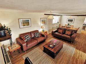 a living room with two couches and a coffee table at The Old Stables in Leighton Buzzard