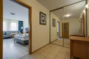 Posteľ alebo postele v izbe v ubytovaní ApartamentyPrzyMorzu Wschód Słońca Olymp z basenem
