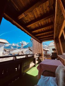 a room with a table and a view of mountains at Chic in Ehrwald