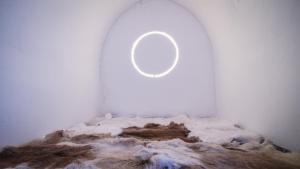 Postel nebo postele na pokoji v ubytování Sorrisniva Igloo Hotel