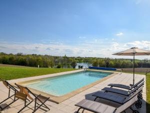Bazén v ubytování Villa on Historic Dordogne nebo v jeho okolí