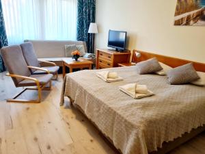 Posteľ alebo postele v izbe v ubytovaní ApartamentyPrzyMorzu Wschód Słońca Olymp z basenem