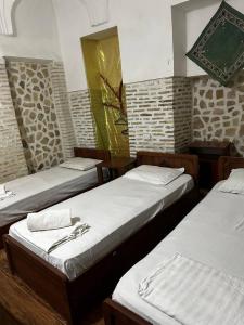 Een bed of bedden in een kamer bij OXUN Hotel