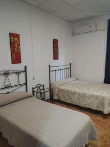 Postel nebo postele na pokoji v ubytování ROOMS Los MONTES