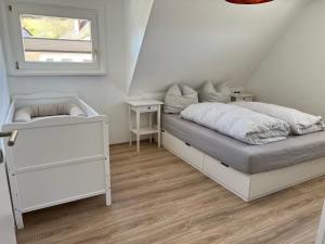 A bed or beds in a room at Ferienwohnung Am Wiesenrain