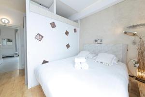 Postel nebo postele na pokoji v ubytování L'Authentique - Joli T2, cosy, proche gare