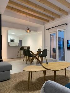 La Vega de San Torcuato - 3 HABITACIONES DOBLESにあるテレビまたはエンターテインメントセンター