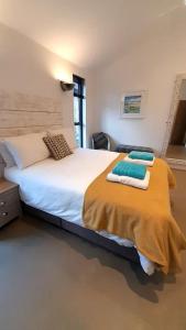 Ένα ή περισσότερα κρεβάτια σε δωμάτιο στο Umber Cottage