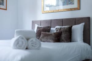Postel nebo postele na pokoji v ubytování Modern & Trendy 1-bed in Earl's Court!
