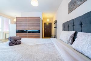 A bed or beds in a room at Lovely apartment in Studentski grad