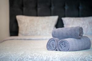 A bed or beds in a room at Lovely apartment in Studentski grad