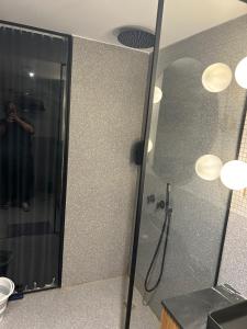 Sima suite 3的一间浴室